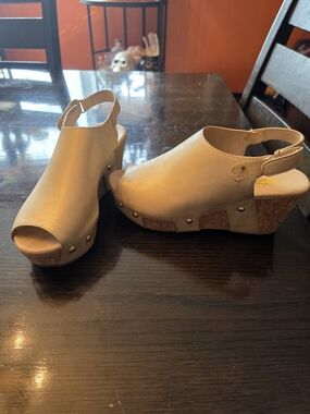 Volatile Womens Division Faux Leather Wedge Sandal, Tan Size 7